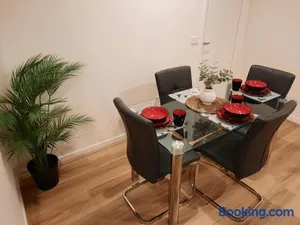 Image of ZMITH Apartment - BROOKE, Near AIS, GIO Stadium, UC, & Nth - Canberra Hospital