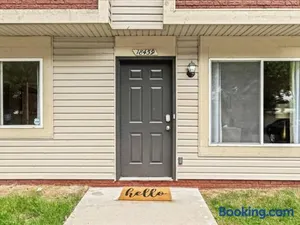 Image of Spacious 1BR [End Unit] in the Heart of Roseville