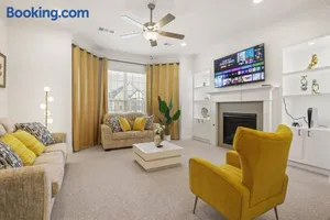 Image of Shop & Store Oasis, 13min from Airport, Prime Spot
