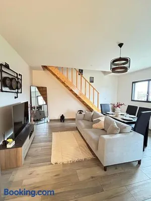 Image of Duplex, parking gratuit privé, 5min centre Auxerre