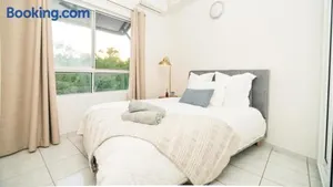 Image of Tropical Bliss in Woolner