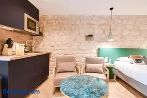 Image of Cozy apartement heart of Montmartre & historic Paris