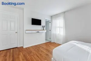 Image of Luxury NY Retreat with Free Parking!