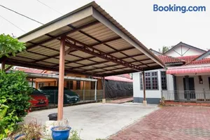 Image of D'BALI HOMESTAY - Private Swimming Pool, NETFLIX, Internet Wifi ,Cuckoo, Internet Wifi , Dryer, Washing Machine, Aircond Setiap Bilik & Ruang Tamu