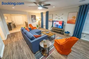 Image of NEW The Drover by USAO - King Bed - SmartTV - Quiet Street!