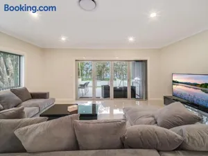 Image of Lakedge Home