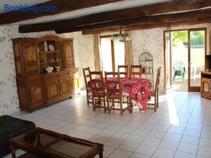 Image of Gîte confortable à Halles-sous-les-Côtes avec cheminée et terrasse - FR-1-585-5