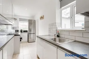 Image of Pool Table - Spacious and Tranquil Hideaway - Near Airport - Sleeps 10