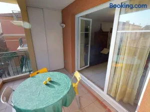 Image of Spacieux 3P en Centre-ville de Menton, Terrasse, Parking, Wifi Gratuit, Proche Plage - FR-1-196-270