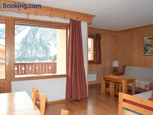 Image of Appartement Chaleureux avec Balcon Sud à 600m du Centre et Proche des Pistes, Pralognan-la-Vanoise - FR-1-464-62