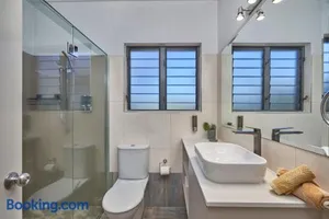 Image of Tuscany on Tinaroo - Lakeside Luxury
