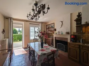 Image of Maison de Bourg avec Grand Jardin, Salle de Jeux et Confort Moderne – Près des Châteaux de la Loire - FR-1-591-161