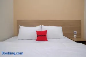 Image of RedDoorz Plus near UMS Solo 2