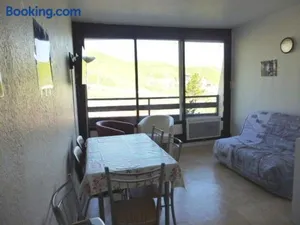 Image of Studio familial 6 pers. accès pistes, balcon, parking gratuit, casier à skis - FR-1-602-24
