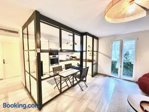 Image of ApartHotel Riviera - Terrasse Loft de la Providence - Vieille Ville - Esprit Loft en 2 pices AC