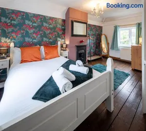 Image of Woodland House by Cliftonvalley Apartments