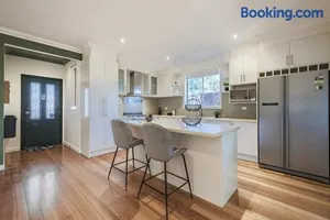 Image of Nunawading Beautiful 3br Housedeckingcourtyard