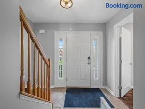 Image of Modern and Stylish 5 Bedroom Home in Cranberry/Pittsburg