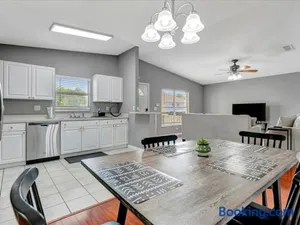 Image of 10min to Downtown 3BD 2 FullBath