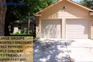 Image of House 3 years old, Close to mall, Restaurants, IAH