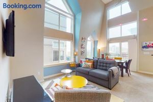 Image of Belltown Court Sunset Suite