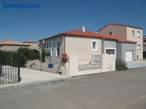 Image of Charmante villa F4 avec jardin, terrasse et garage – St Cyprien Village, proche commerces et plage - FR-1-106-40