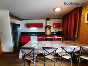 Image of Résidence Courmayeur - Appartement rénové aux pieds des pistes pour 8 personnes MAE-4104