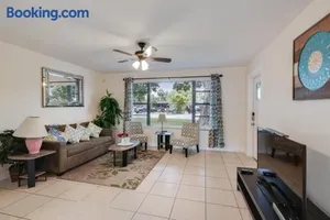 Image of 3 bedroom House with Renovated kitchen and bath!