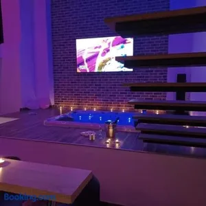 Image of magnifique loft avec jacuzzi et sauna privatif