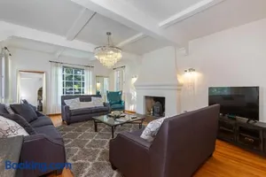 Image of Renovated Spanish 3BD 2BA near Beverly Hills