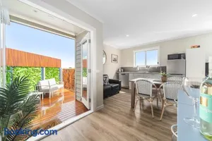 Image of John's Place San Remo Studio Couples Surfers Pets