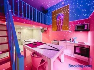 Image of Funky House SPA - Jacuzzi - Salle de cinéma & Netflix - Billard - Nintendo switch & jeux