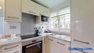 Image of 28 Tudor Court, Tolroy Manor