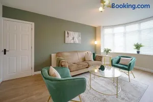 Image of Stunning luxury 3 bed house with garden in North Leeds