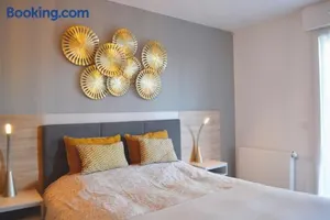 Image of SweetHomeVersailles 10mn walk from Palace