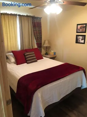 Image of Alpaca Inn, The