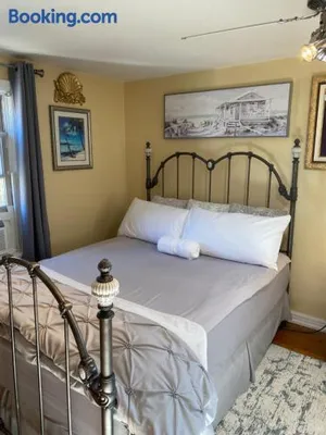 Image of Cozy room near Airport & Highway