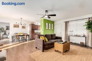 Image of Charming Tempe 3b2b Oasis