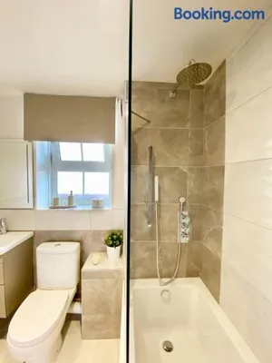 Image of PERFECT CENTRAL LOCATION- 5 minutes from TOWER BRIDGE ! 8 minutes walk from tube
