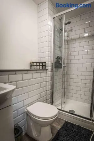 Image of Swan House Apartment 7 - 2 Bed Apartment - Sleeps 5 - Free Parking - Liverpool - close to city centre - By ALL ELITE STAYS