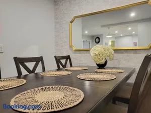 Image of 2BR@Luxury&Stylish Top Floor Apt,Pool,Parking,View
