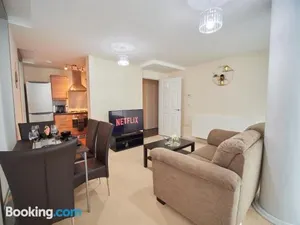 Image of 2 Bedroom 2 Bathroom Hub Apartment - Central MK - Free Parking, Fast Wifi and Smart TV