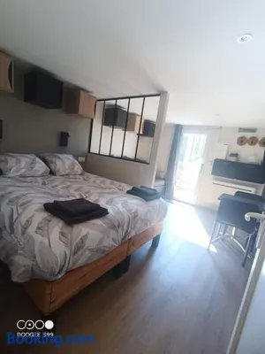 Image of Aux pieds de la colline de Mousson