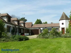 Image of Beau Gîte Rénové avec Grand Parc, Activités, Près de Dreux, Nogent et Chartres - FR-1-581-57