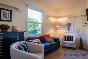 Image of Dawns Sleeps 4 in 2 queens with 2 ensuites wifi in town.