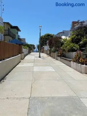 Image of Sea View, Flower Garden, AC, WD, Renovated