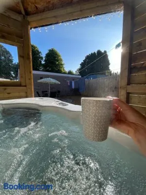 Image of Lovely 2 bed apartment with hot tub log burner and off street parking