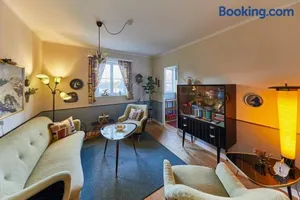 Image of Vintage Wohnung am Wald Uni-nah Parkplatz, Hey, 1958!