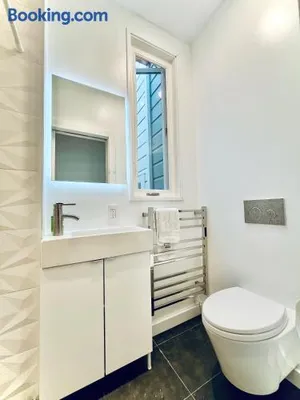 Image of Golden Gate Park Luxury 4BR - 2BA in San Francisco
