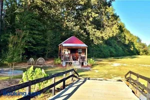Image of Plover Ponds Retreat - Lake view vacation home
